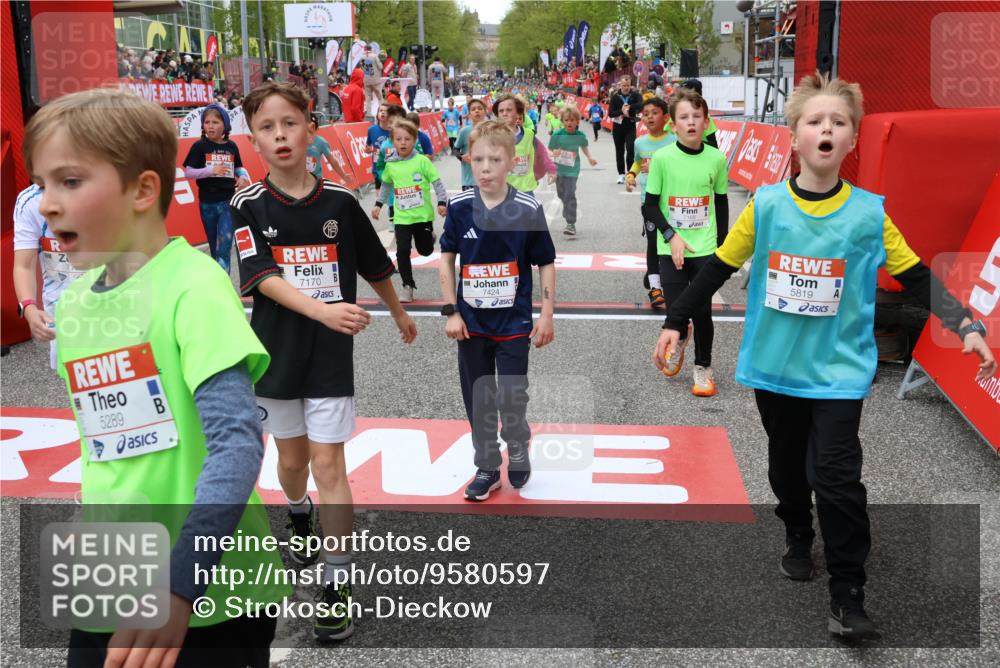 25.04.2026 - Das Zehntel Strokosch-Dieckow http://msf.ph/oto/9580597 25.04.2026 10:54:06 Ziel 5066, 5260, 5289, 5294, 5452, 5779, 5785, 5819, 5825, 5999, 6050, 6079, 6534, 6535, 6868, 6922, 7091, 7168, 7170, 7248, 7424, 7504, 7512, 7550, 7596, 7733, 7860, 7950, 8033, 5066, 5260, 5289, 5294, 5452, 5779, 5785, 5819, 5825, 5999, 6050, 6079, 6534, 6535, 6868, 6922, 7091, 7168, 7170, 7248, 7424, 7504, 7512, 7550, 7596, 7733, 7860, 7950, 8033 meine-sportfotos.de