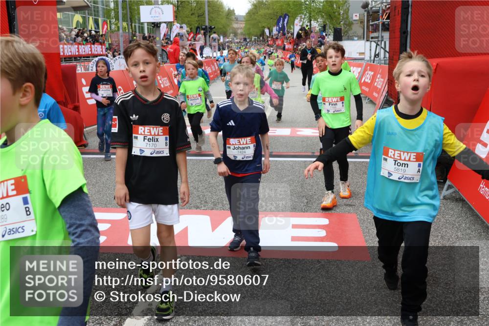 25.04.2026 - Das Zehntel Strokosch-Dieckow http://msf.ph/oto/9580607 25.04.2026 10:54:06 Ziel 5066, 5260, 5289, 5294, 5452, 5779, 5785, 5819, 5825, 5999, 6050, 6079, 6534, 6535, 6868, 6922, 7091, 7168, 7170, 7248, 7424, 7504, 7512, 7550, 7596, 7733, 7860, 7950, 8033, 5066, 5260, 5289, 5294, 5452, 5779, 5785, 5819, 5825, 5999, 6050, 6079, 6534, 6535, 6868, 6922, 7091, 7168, 7170, 7248, 7424, 7504, 7512, 7550, 7596, 7733, 7860, 7950, 8033 meine-sportfotos.de