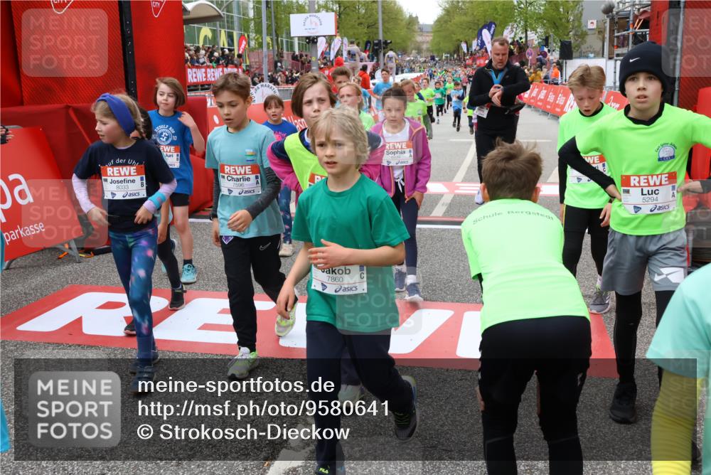 25.04.2026 - Das Zehntel Strokosch-Dieckow http://msf.ph/oto/9580641 25.04.2026 10:54:10 Ziel 5249, 5260, 5275, 5294, 5779, 5819, 5829, 5999, 6050, 6079, 6534, 6868, 7091, 7168, 7248, 7306, 7424, 7512, 7596, 7735, 7860, 8033, 5249, 5260, 5275, 5294, 5779, 5819, 5829, 5999, 6050, 6079, 6534, 6868, 7091, 7168, 7248, 7306, 7424, 7512, 7596, 7735, 7860, 8033 meine-sportfotos.de