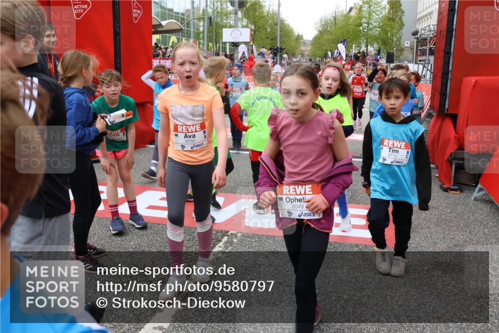 25.04.2026 - Das Zehntel Strokosch-Dieckow http://msf.ph/oto/9580797 25.04.2026 10:54:24 Ziel 5278, 5317, 5318, 5324, 5570, 5701, 5710, 6229, 6237, 6311, 6744, 6750, 7093, 7166, 7185, 7245, 7247, 7540, 7544, 7652, 7678, 7703, 7829, 7885, 7889, 7899, 7916, 7917, 8048, 8049, 5278, 5317, 5318, 5324, 5570, 5701, 5710, 6229, 6237, 6311, 6744, 6750, 7093, 7166, 7185, 7245, 7247, 7540, 7544, 7652, 7678, 7703, 7829, 7885, 7889, 7899, 7916, 7917, 8048, 8049 meine-sportfotos.de
