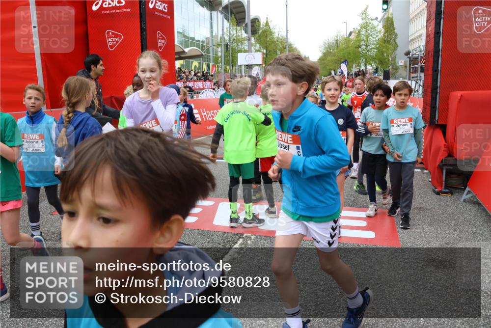 25.04.2026 - Das Zehntel Strokosch-Dieckow http://msf.ph/oto/9580828 25.04.2026 10:54:26 Ziel 5278, 5317, 5318, 5324, 5529, 5570, 5701, 5710, 6028, 6229, 6237, 6311, 6363, 6744, 6750, 7093, 7185, 7245, 7247, 7540, 7544, 7652, 7678, 7703, 7829, 7885, 7899, 8049, 5278, 5317, 5318, 5324, 5529, 5570, 5701, 5710, 6028, 6229, 6237, 6311, 6363, 6744, 6750, 7093, 7185, 7245, 7247, 7540, 7544, 7652, 7678, 7703, 7829, 7885, 7899, 8049 meine-sportfotos.de