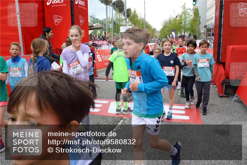 25.04.2026 - Das Zehntel Strokosch-Dieckow http://msf.ph/oto/9580832 25.04.2026 10:54:26 Ziel 5278, 5317, 5318, 5324, 5529, 5570, 5701, 5710, 6028, 6229, 6237, 6311, 6363, 6744, 6750, 7093, 7185, 7245, 7247, 7540, 7544, 7652, 7678, 7703, 7829, 7885, 7899, 8049, 5278, 5317, 5318, 5324, 5529, 5570, 5701, 5710, 6028, 6229, 6237, 6311, 6363, 6744, 6750, 7093, 7185, 7245, 7247, 7540, 7544, 7652, 7678, 7703, 7829, 7885, 7899, 8049 meine-sportfotos.de