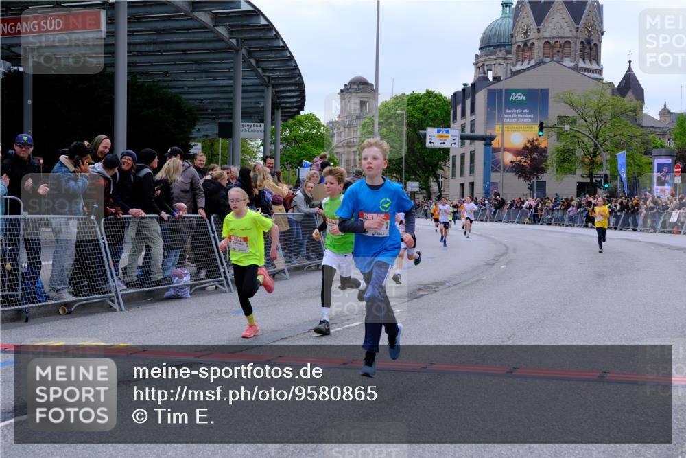 25.04.2026 - Das Zehntel Tim E. http://msf.ph/oto/9580865 25.04.2026 12:48:50 Ziel 10091, 10573, 10877, 11341, 11488, 11497, 11772, 12046, 12196, 12313, 12414, 13011, 13014 meine-sportfotos.de