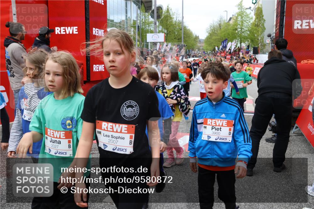 25.04.2026 - Das Zehntel Strokosch-Dieckow http://msf.ph/oto/9580872 25.04.2026 08:59:30 Ziel 1162, 1165, 1404, 1600, 1601, 1605, 1626, 1630, 1670, 1966, 2007, 2014, 2027, 2033, 2093, 2330, 2337, 2385, 2410, 2553, 2714, 2856, 2863, 2885, 2887, 2927, 3143, 3157, 3361, 3486, 3507, 3518, 3565, 3752, 3900, 3918, 3928, 1162, 1165, 1404, 1600, 1601, 1605, 1626, 1630, 1670, 1966, 2007, 2014, 2027, 2033, 2093, 2330, 2337, 2385, 2410, 2553, 2714, 2856, 2863, 2885, 2887, 2927, 3143, 3157, 3361, 3486, 3507, 3518, 3565 meine-sportfotos.de