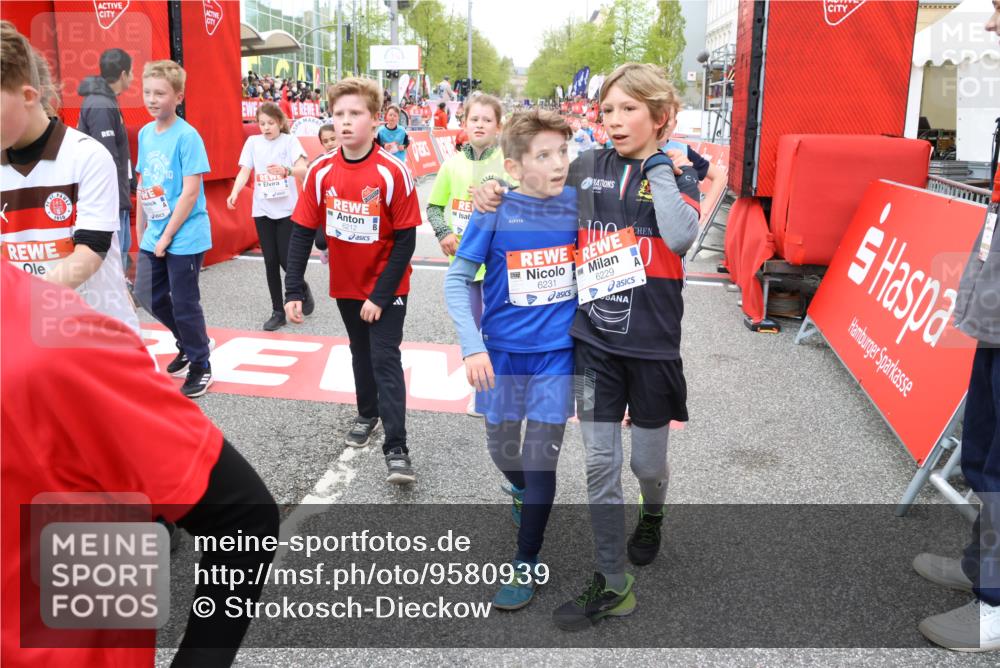 25.04.2026 - Das Zehntel Strokosch-Dieckow http://msf.ph/oto/9580939 25.04.2026 10:54:37 Ziel 5030, 5165, 5173, 5795, 6051, 6106, 6212, 6231, 6763, 6926, 7153, 7243, 7387, 7690, 8059, 5030, 5165, 5173, 5795, 6051, 6106, 6212, 6231, 6763, 6926, 7153, 7243, 7387, 7690, 8059 meine-sportfotos.de