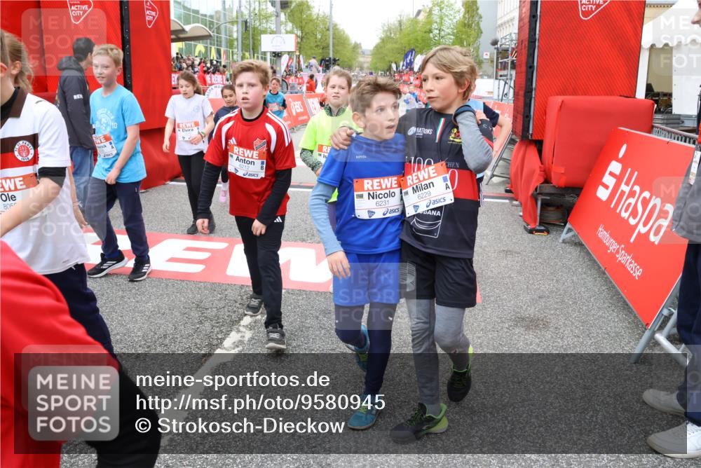 25.04.2026 - Das Zehntel Strokosch-Dieckow http://msf.ph/oto/9580945 25.04.2026 10:54:37 Ziel 5030, 5165, 5173, 5795, 6051, 6106, 6212, 6231, 6763, 6926, 7153, 7243, 7387, 7690, 8059, 5030, 5165, 5173, 5795, 6051, 6106, 6212, 6231, 6763, 6926, 7153, 7243, 7387, 7690, 8059 meine-sportfotos.de