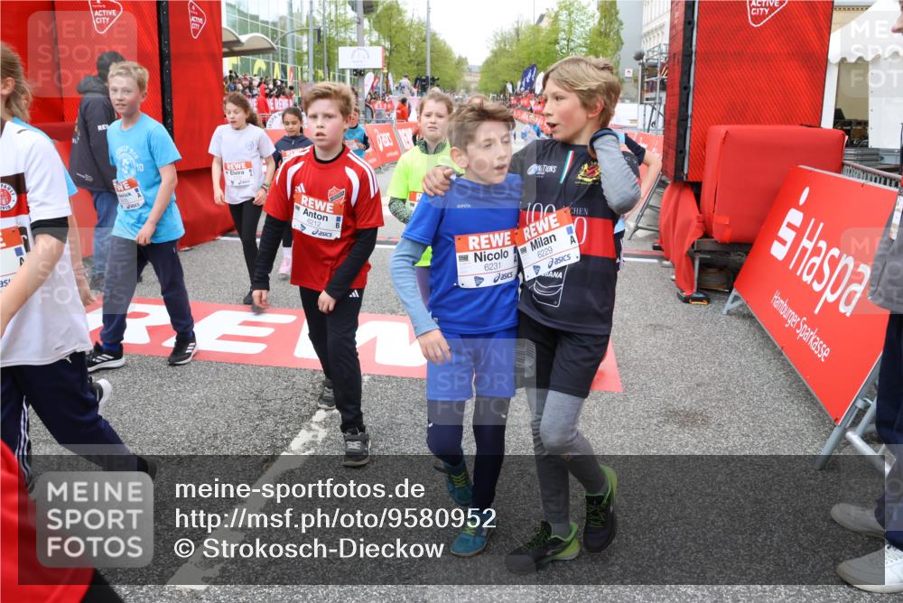 25.04.2026 - Das Zehntel Strokosch-Dieckow http://msf.ph/oto/9580952 25.04.2026 10:54:37 Ziel 5030, 5165, 5173, 5795, 6051, 6106, 6212, 6231, 6763, 6926, 7153, 7243, 7387, 7690, 8059, 5030, 5165, 5173, 5795, 6051, 6106, 6212, 6231, 6763, 6926, 7153, 7243, 7387, 7690, 8059 meine-sportfotos.de
