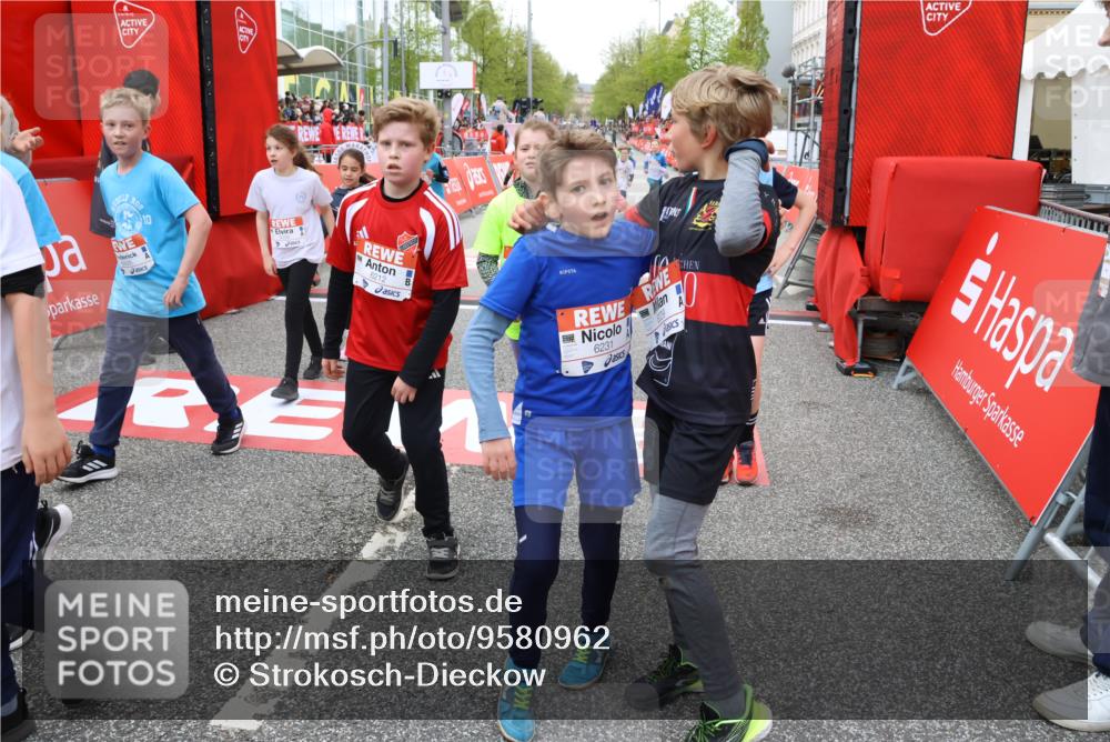 25.04.2026 - Das Zehntel Strokosch-Dieckow http://msf.ph/oto/9580962 25.04.2026 10:54:37 Ziel 5030, 5165, 5173, 5795, 6051, 6106, 6212, 6231, 6763, 6926, 7153, 7243, 7387, 7690, 8059, 5030, 5165, 5173, 5795, 6051, 6106, 6212, 6231, 6763, 6926, 7153, 7243, 7387, 7690, 8059 meine-sportfotos.de