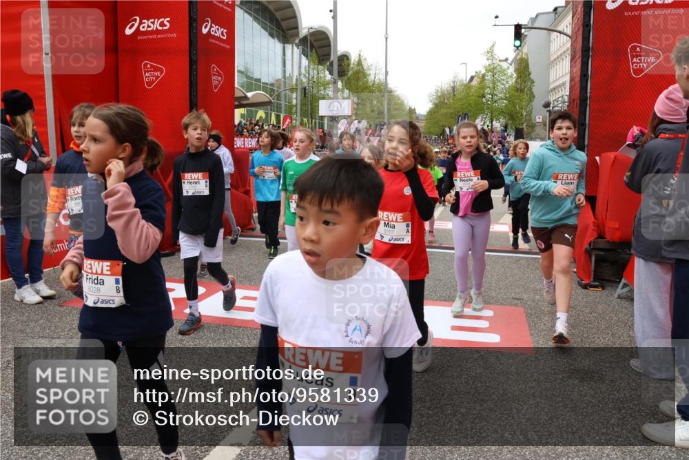 25.04.2026 - Das Zehntel Strokosch-Dieckow http://msf.ph/oto/9581339 25.04.2026 10:57:10 Ziel 5003, 5017, 5167, 5239, 5268, 5412, 5434, 5449, 5585, 5601, 5783, 5784, 5870, 5896, 6085, 6157, 6293, 6300, 6301, 6307, 6495, 6515, 6702, 6980, 7309, 7326, 7390, 7605, 7632, 7818, 7943, 8028, 8034, 8038, 5003, 5017, 5167, 5239, 5268, 5412, 5434, 5449, 5585, 5601, 5783, 5784, 5870, 5896, 6085, 6157, 6293, 6300, 6301, 6307, 6495, 6515, 6702, 6980, 7309, 7326, 7390, 7605, 7632, 7818, 7943, 8028, 8034, 8038 meine-sportfotos.de