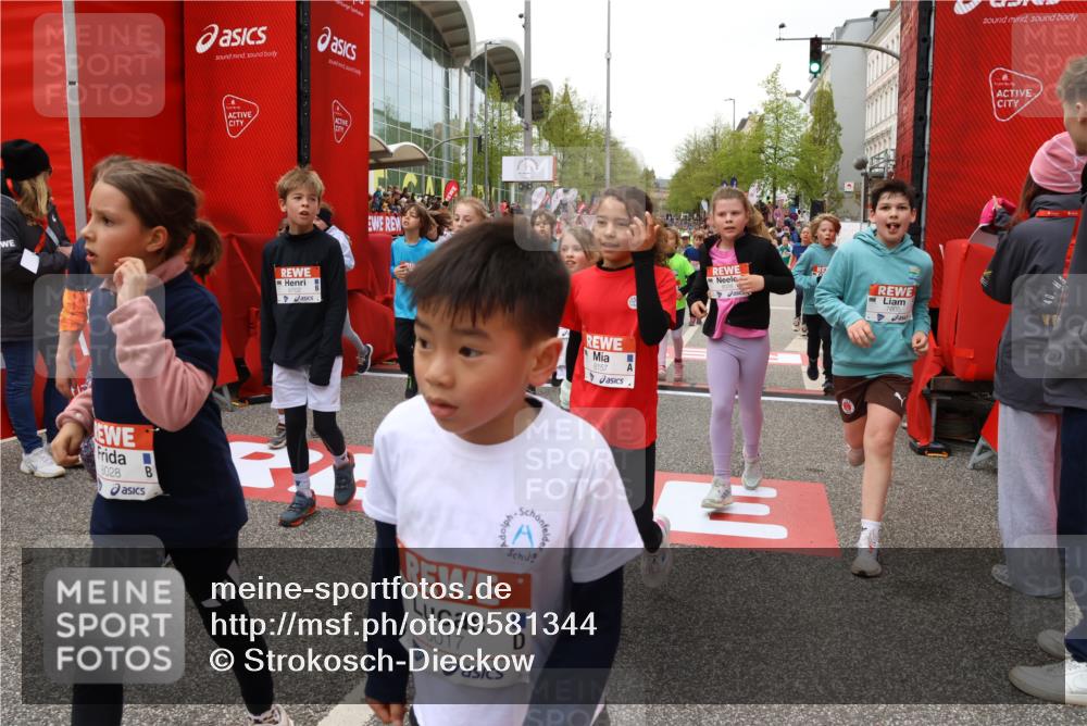 25.04.2026 - Das Zehntel Strokosch-Dieckow http://msf.ph/oto/9581344 25.04.2026 10:57:10 Ziel 5003, 5017, 5167, 5239, 5268, 5412, 5434, 5449, 5585, 5601, 5783, 5784, 5870, 5896, 6085, 6157, 6293, 6300, 6301, 6307, 6495, 6515, 6702, 6980, 7309, 7326, 7390, 7605, 7632, 7818, 7943, 8028, 8034, 8038, 5003, 5017, 5167, 5239, 5268, 5412, 5434, 5449, 5585, 5601, 5783, 5784, 5870, 5896, 6085, 6157, 6293, 6300, 6301, 6307, 6495, 6515, 6702, 6980, 7309, 7326, 7390, 7605, 7632, 7818, 7943, 8028, 8034, 8038 meine-sportfotos.de