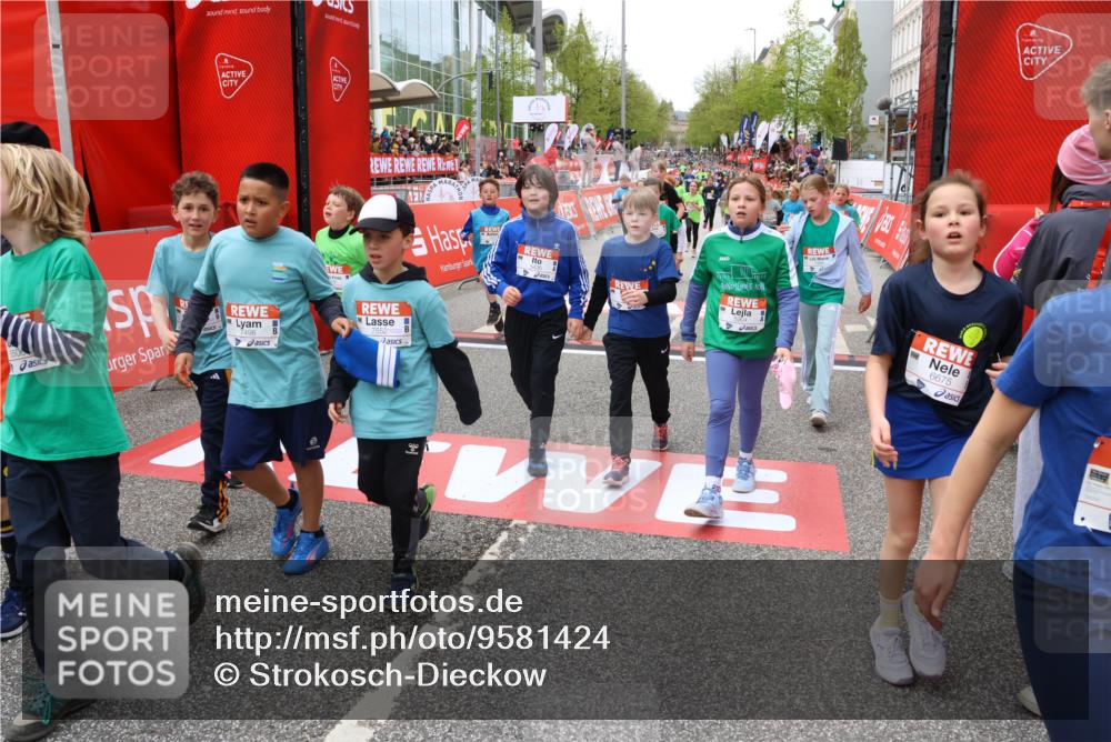 25.04.2026 - Das Zehntel Strokosch-Dieckow http://msf.ph/oto/9581424 25.04.2026 10:57:15 Ziel 5003, 5167, 5239, 5268, 5277, 5426, 5434, 5449, 5509, 5601, 5671, 5760, 5783, 5784, 5828, 5904, 6085, 6504, 6506, 6558, 6675, 7328, 7390, 7498, 7552, 7555, 7574, 7605, 7632, 7818, 7988, 8038, 5003, 5167, 5239, 5268, 5277, 5426, 5434, 5449, 5509, 5601, 5671, 5760, 5783, 5784, 5828, 5904, 6085, 6504, 6506, 6558, 6675, 7328, 7390, 7498, 7552, 7555, 7574, 7605, 7632, 7818, 7988, 8038 meine-sportfotos.de
