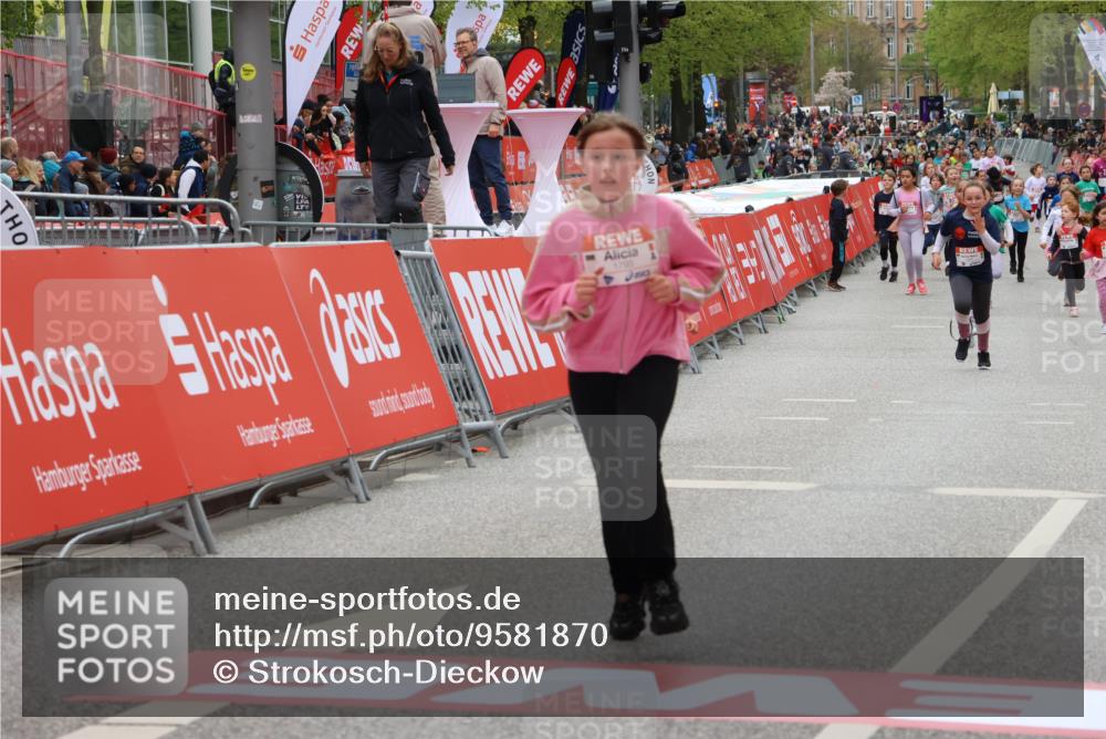 25.04.2026 - Das Zehntel Strokosch-Dieckow http://msf.ph/oto/9581870 25.04.2026 09:04:56 Ziel 1062, 1063, 1068, 1228, 1439, 1661, 2397, 2839, 3442, 3446, 3880, 1062, 1063, 1068, 1228, 1439, 1661, 2397, 2839, 3442, 3446, 3880 meine-sportfotos.de
