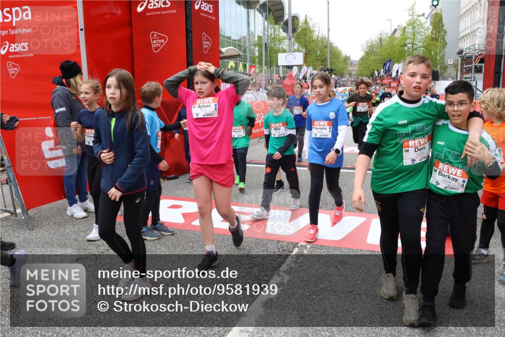 25.04.2026 - Das Zehntel Strokosch-Dieckow http://msf.ph/oto/9581939 25.04.2026 10:57:26 Ziel 5264, 5267, 5284, 5305, 5469, 5534, 5557, 5559, 5894, 5909, 6082, 6187, 6207, 6230, 6360, 6477, 6482, 6488, 6665, 6734, 6818, 7052, 7211, 7429, 7978, 8043, 8045, 5264, 5267, 5284, 5305, 5469, 5534, 5557, 5559, 5894, 5909, 6082, 6187, 6207, 6230, 6360, 6477, 6482, 6488, 6665, 6734, 6818, 7052, 7211, 7429, 7978, 8043, 8045 meine-sportfotos.de