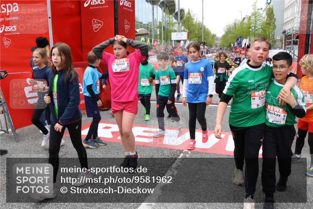 25.04.2026 - Das Zehntel Strokosch-Dieckow http://msf.ph/oto/9581962 25.04.2026 10:57:26 Ziel 5264, 5267, 5284, 5305, 5469, 5534, 5557, 5559, 5894, 5909, 6082, 6187, 6207, 6230, 6360, 6477, 6482, 6488, 6665, 6734, 6818, 7052, 7211, 7429, 7978, 8043, 8045, 5264, 5267, 5284, 5305, 5469, 5534, 5557, 5559, 5894, 5909, 6082, 6187, 6207, 6230, 6360, 6477, 6482, 6488, 6665, 6734, 6818, 7052, 7211, 7429, 7978, 8043, 8045 meine-sportfotos.de