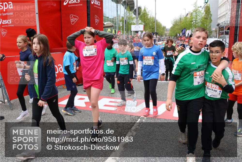 25.04.2026 - Das Zehntel Strokosch-Dieckow http://msf.ph/oto/9581983 25.04.2026 10:57:26 Ziel 5264, 5267, 5284, 5305, 5469, 5534, 5557, 5559, 5894, 5909, 6082, 6187, 6207, 6230, 6360, 6477, 6482, 6488, 6665, 6734, 6818, 7052, 7211, 7429, 7978, 8043, 8045, 5264, 5267, 5284, 5305, 5469, 5534, 5557, 5559, 5894, 5909, 6082, 6187, 6207, 6230, 6360, 6477, 6482, 6488, 6665, 6734, 6818, 7052, 7211, 7429, 7978, 8043, 8045 meine-sportfotos.de