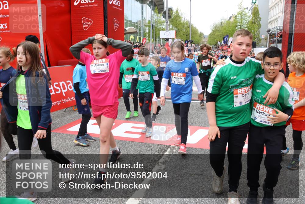 25.04.2026 - Das Zehntel Strokosch-Dieckow http://msf.ph/oto/9582004 25.04.2026 10:57:26 Ziel 5264, 5267, 5284, 5305, 5469, 5534, 5557, 5559, 5894, 5909, 6082, 6187, 6207, 6230, 6360, 6477, 6482, 6488, 6665, 6734, 6818, 7052, 7211, 7429, 7978, 8043, 8045, 5264, 5267, 5284, 5305, 5469, 5534, 5557, 5559, 5894, 5909, 6082, 6187, 6207, 6230, 6360, 6477, 6482, 6488, 6665, 6734, 6818, 7052, 7211, 7429, 7978, 8043, 8045 meine-sportfotos.de