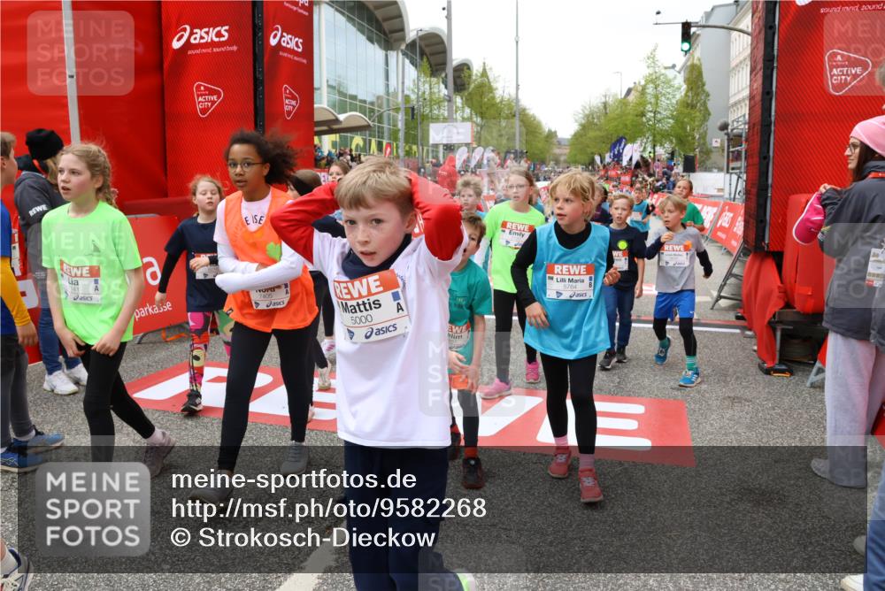 25.04.2026 - Das Zehntel Strokosch-Dieckow http://msf.ph/oto/9582268 25.04.2026 10:57:36 Ziel 5000, 5657, 5661, 5708, 5746, 5749, 5764, 5813, 5855, 6416, 6502, 6619, 6627, 6628, 6645, 6652, 6655, 6697, 6716, 6755, 6756, 6859, 7120, 7141, 7405, 7522, 7527, 7665, 8013, 5000, 5657, 5661, 5708, 5746, 5749, 5764, 5813, 5855, 6416, 6502, 6619, 6627, 6628, 6645, 6652, 6655, 6697, 6716, 6755, 6756, 6859, 7120, 7141, 7405, 7522, 7527, 7665, 8013 meine-sportfotos.de