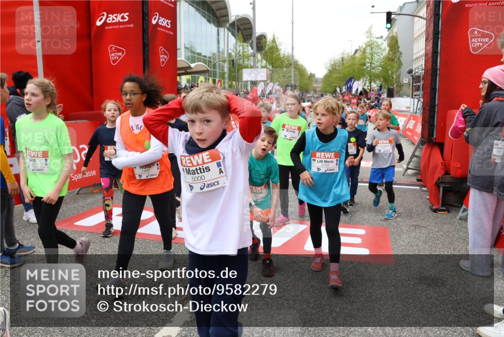 25.04.2026 - Das Zehntel Strokosch-Dieckow http://msf.ph/oto/9582279 25.04.2026 10:57:36 Ziel 5000, 5657, 5661, 5708, 5746, 5749, 5764, 5813, 5855, 6416, 6502, 6619, 6627, 6628, 6645, 6652, 6655, 6697, 6716, 6755, 6756, 6859, 7120, 7141, 7405, 7522, 7527, 7665, 8013, 5000, 5657, 5661, 5708, 5746, 5749, 5764, 5813, 5855, 6416, 6502, 6619, 6627, 6628, 6645, 6652, 6655, 6697, 6716, 6755, 6756, 6859, 7120, 7141, 7405, 7522, 7527, 7665, 8013 meine-sportfotos.de