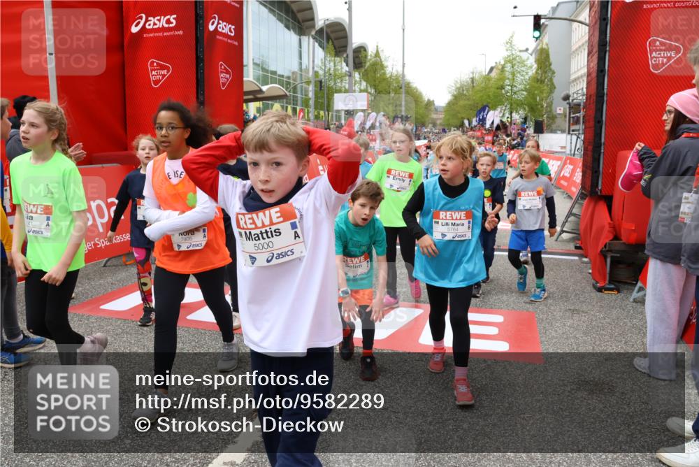 25.04.2026 - Das Zehntel Strokosch-Dieckow http://msf.ph/oto/9582289 25.04.2026 10:57:36 Ziel 5000, 5657, 5661, 5708, 5746, 5749, 5764, 5813, 5855, 6416, 6502, 6619, 6627, 6628, 6645, 6652, 6655, 6697, 6716, 6755, 6756, 6859, 7120, 7141, 7405, 7522, 7527, 7665, 8013, 5000, 5657, 5661, 5708, 5746, 5749, 5764, 5813, 5855, 6416, 6502, 6619, 6627, 6628, 6645, 6652, 6655, 6697, 6716, 6755, 6756, 6859, 7120, 7141, 7405, 7522, 7527, 7665, 8013 meine-sportfotos.de