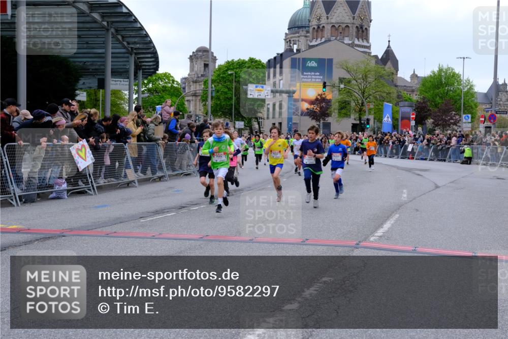 25.04.2026 - Das Zehntel Tim E. http://msf.ph/oto/9582297 25.04.2026 12:51:32 Ziel 10088, 10224, 10237, 10344, 10464, 10798, 10828, 11023, 11097, 11101, 11638, 12154, 12161, 12281, 12287, 12301, 12314, 12701, 12770, 12800, 12846, 12862, 12969, 13025 meine-sportfotos.de