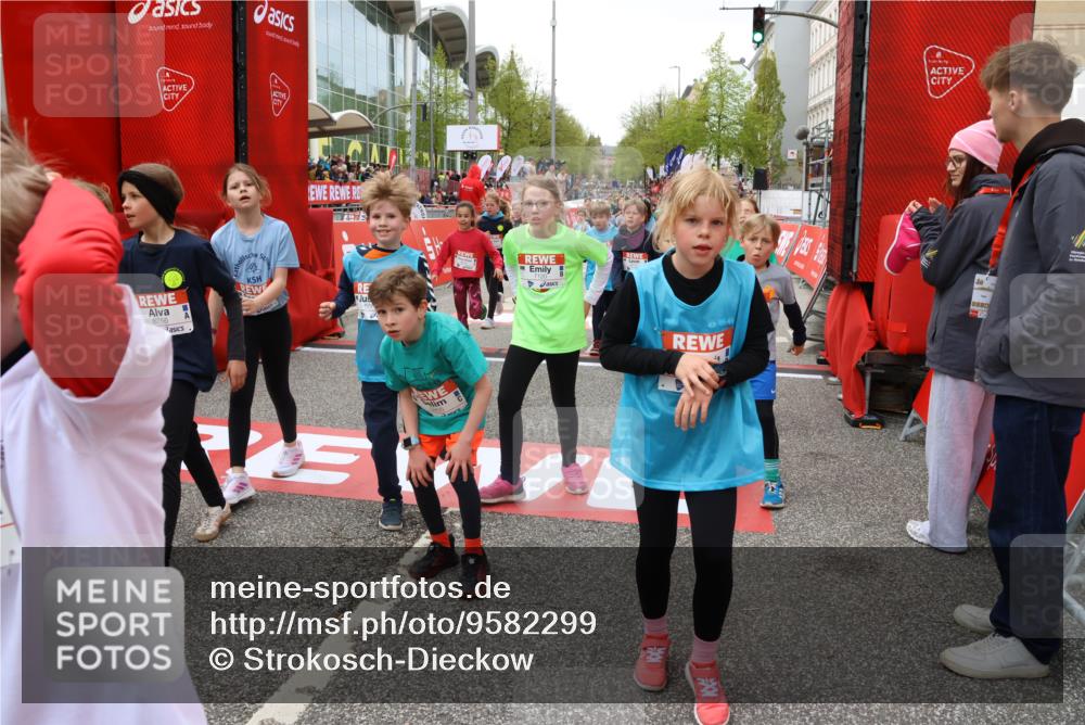 25.04.2026 - Das Zehntel Strokosch-Dieckow http://msf.ph/oto/9582299 25.04.2026 10:57:36 Ziel 5000, 5657, 5661, 5708, 5746, 5749, 5764, 5813, 5855, 6416, 6502, 6619, 6627, 6628, 6645, 6652, 6655, 6697, 6716, 6755, 6756, 6859, 7120, 7141, 7405, 7522, 7527, 7665, 8013, 5000, 5657, 5661, 5708, 5746, 5749, 5764, 5813, 5855, 6416, 6502, 6619, 6627, 6628, 6645, 6652, 6655, 6697, 6716, 6755, 6756, 6859, 7120, 7141, 7405, 7522, 7527, 7665, 8013 meine-sportfotos.de