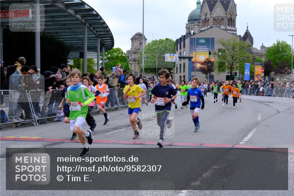 25.04.2026 - Das Zehntel Tim E. http://msf.ph/oto/9582307 25.04.2026 12:51:33 Ziel 10088, 10224, 10237, 10464, 10786, 10798, 10828, 10848, 11023, 11097, 11101, 11475, 11638, 11989, 12154, 12161, 12281, 12287, 12701, 12770, 12800, 12846, 12862, 12969, 13025 meine-sportfotos.de
