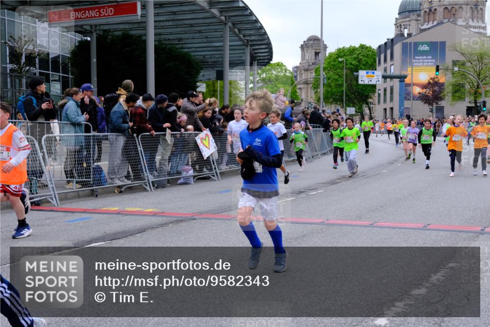 25.04.2026 - Das Zehntel Tim E. http://msf.ph/oto/9582343 25.04.2026 12:51:35 Ziel 10088, 10224, 10237, 10464, 10786, 10798, 10828, 10848, 11023, 11097, 11101, 11475, 11638, 11989, 12154, 12161, 12281, 12287, 12400, 12405, 12701, 12734, 12770, 12800, 12846, 12862, 12969, 13025 meine-sportfotos.de
