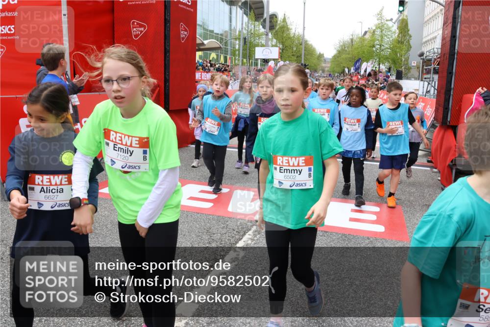 25.04.2026 - Das Zehntel Strokosch-Dieckow http://msf.ph/oto/9582502 25.04.2026 10:57:39 Ziel 5097, 5102, 5657, 5661, 5708, 5764, 5813, 6416, 6502, 6619, 6627, 6628, 6637, 6644, 6645, 6652, 6655, 6716, 6755, 6756, 6882, 6916, 7120, 7405, 7522, 7527, 7665, 7802, 8013, 8035, 5097, 5102, 5657, 5661, 5708, 5764, 5813, 6416, 6502, 6619, 6627, 6628, 6637, 6644, 6645, 6652, 6655, 6716, 6755, 6756, 6882, 6916, 7120, 7405, 7522, 7527, 7665, 7802, 8013, 8035 meine-sportfotos.de