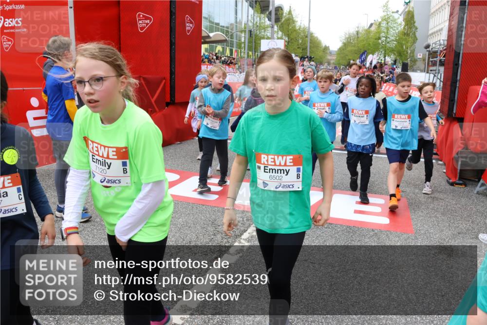 25.04.2026 - Das Zehntel Strokosch-Dieckow http://msf.ph/oto/9582539 25.04.2026 10:57:39 Ziel 5097, 5102, 5657, 5661, 5708, 5764, 5813, 6416, 6502, 6619, 6627, 6628, 6637, 6644, 6645, 6652, 6655, 6716, 6755, 6756, 6882, 6916, 7120, 7405, 7522, 7527, 7665, 7802, 8013, 8035, 5097, 5102, 5657, 5661, 5708, 5764, 5813, 6416, 6502, 6619, 6627, 6628, 6637, 6644, 6645, 6652, 6655, 6716, 6755, 6756, 6882, 6916, 7120, 7405, 7522, 7527, 7665, 7802, 8013, 8035 meine-sportfotos.de