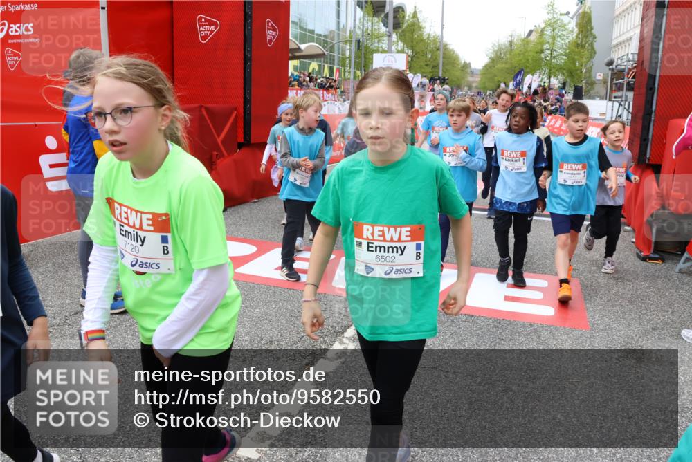 25.04.2026 - Das Zehntel Strokosch-Dieckow http://msf.ph/oto/9582550 25.04.2026 10:57:39 Ziel 5097, 5102, 5657, 5661, 5708, 5764, 5813, 6416, 6502, 6619, 6627, 6628, 6637, 6644, 6645, 6652, 6655, 6716, 6755, 6756, 6882, 6916, 7120, 7405, 7522, 7527, 7665, 7802, 8013, 8035, 5097, 5102, 5657, 5661, 5708, 5764, 5813, 6416, 6502, 6619, 6627, 6628, 6637, 6644, 6645, 6652, 6655, 6716, 6755, 6756, 6882, 6916, 7120, 7405, 7522, 7527, 7665, 7802, 8013, 8035 meine-sportfotos.de