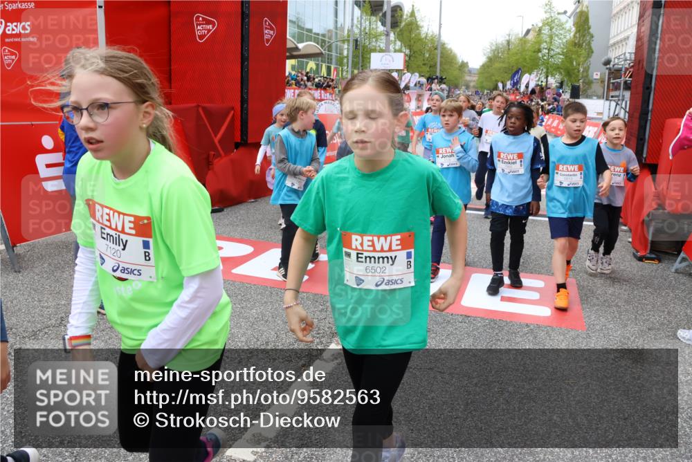 25.04.2026 - Das Zehntel Strokosch-Dieckow http://msf.ph/oto/9582563 25.04.2026 10:57:40 Ziel 5097, 5102, 5531, 5657, 5661, 5708, 5813, 6403, 6416, 6502, 6619, 6627, 6628, 6637, 6644, 6645, 6652, 6655, 6716, 6755, 6756, 6882, 6916, 7522, 7527, 7665, 7802, 8013, 8035, 5097, 5102, 5531, 5657, 5661, 5708, 5813, 6403, 6416, 6502, 6619, 6627, 6628, 6637, 6644, 6645, 6652, 6655, 6716, 6755, 6756, 6882, 6916, 7522, 7527, 7665, 7802, 8013, 8035 meine-sportfotos.de