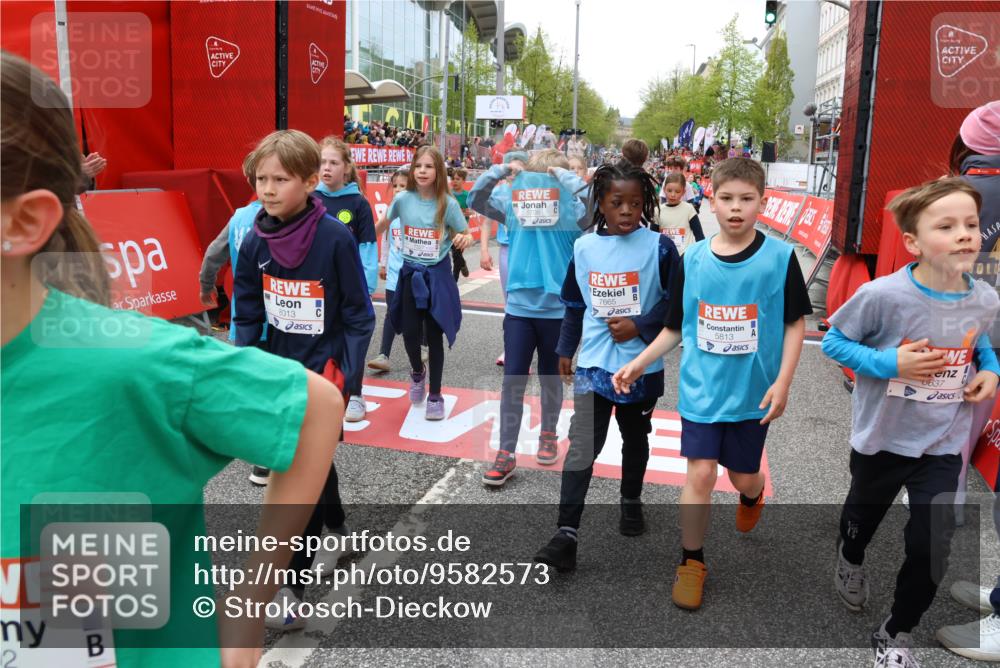 25.04.2026 - Das Zehntel Strokosch-Dieckow http://msf.ph/oto/9582573 25.04.2026 10:57:40 Ziel 5097, 5102, 5531, 5657, 5661, 5708, 5813, 6403, 6416, 6502, 6619, 6627, 6628, 6637, 6644, 6645, 6652, 6655, 6716, 6755, 6756, 6882, 6916, 7522, 7527, 7665, 7802, 8013, 8035, 5097, 5102, 5531, 5657, 5661, 5708, 5813, 6403, 6416, 6502, 6619, 6627, 6628, 6637, 6644, 6645, 6652, 6655, 6716, 6755, 6756, 6882, 6916, 7522, 7527, 7665, 7802, 8013, 8035 meine-sportfotos.de