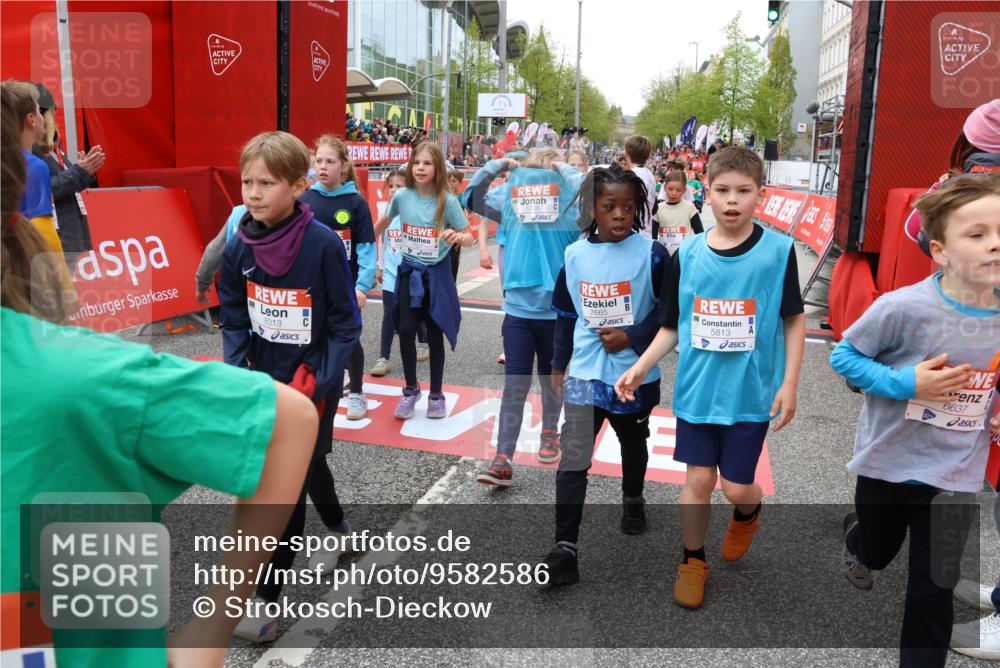 25.04.2026 - Das Zehntel Strokosch-Dieckow http://msf.ph/oto/9582586 25.04.2026 10:57:41 Ziel 5097, 5102, 5531, 5657, 5661, 5708, 5709, 5813, 6403, 6416, 6502, 6619, 6627, 6628, 6637, 6644, 6652, 6655, 6755, 6882, 6916, 7008, 7522, 7527, 7665, 7802, 8013, 8035, 5097, 5102, 5531, 5657, 5661, 5708, 5709, 5813, 6403, 6416, 6502, 6619, 6627, 6628, 6637, 6644, 6652, 6655, 6755, 6882, 6916, 7008, 7522, 7527, 7665, 7802, 8013, 8035 meine-sportfotos.de