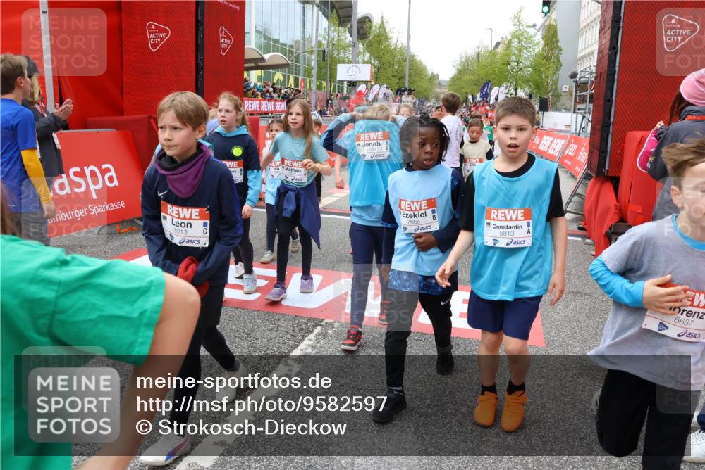 25.04.2026 - Das Zehntel Strokosch-Dieckow http://msf.ph/oto/9582597 25.04.2026 10:57:41 Ziel 5097, 5102, 5531, 5657, 5661, 5708, 5709, 5813, 6403, 6416, 6502, 6619, 6627, 6628, 6637, 6644, 6652, 6655, 6755, 6882, 6916, 7008, 7522, 7527, 7665, 7802, 8013, 8035, 5097, 5102, 5531, 5657, 5661, 5708, 5709, 5813, 6403, 6416, 6502, 6619, 6627, 6628, 6637, 6644, 6652, 6655, 6755, 6882, 6916, 7008, 7522, 7527, 7665, 7802, 8013, 8035 meine-sportfotos.de
