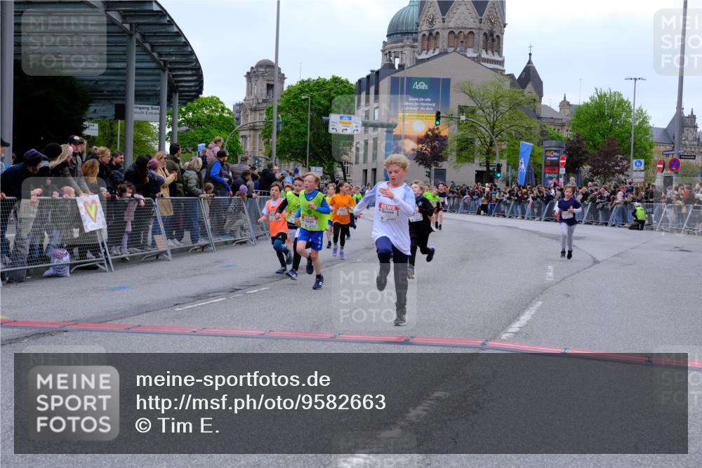 25.04.2026 - Das Zehntel Tim E. http://msf.ph/oto/9582663 25.04.2026 12:51:59 Ziel 10185, 10199, 10314, 10888, 11029, 11509, 11723, 11751, 11969, 11981, 11983, 11986, 11987, 11995, 12218, 12258, 12315, 12319, 12417, 12442, 12445, 12668, 12687, 12955, 12984, 13029 meine-sportfotos.de