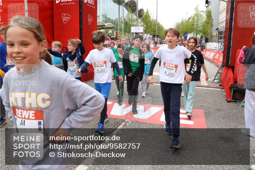 25.04.2026 - Das Zehntel Strokosch-Dieckow http://msf.ph/oto/9582757 25.04.2026 10:57:46 Ziel 3995, 5097, 5441, 5531, 5709, 5854, 5929, 6149, 6294, 6309, 6403, 6530, 6551, 6916, 6996, 7008, 7714, 7727, 7802, 7888, 7932, 8035, 3995, 5097, 5441, 5531, 5709, 5854, 5929, 6149, 6294, 6309, 6403, 6530, 6551, 6916, 6996, 7008, 7714, 7727, 7802, 7888, 7932, 8035 meine-sportfotos.de