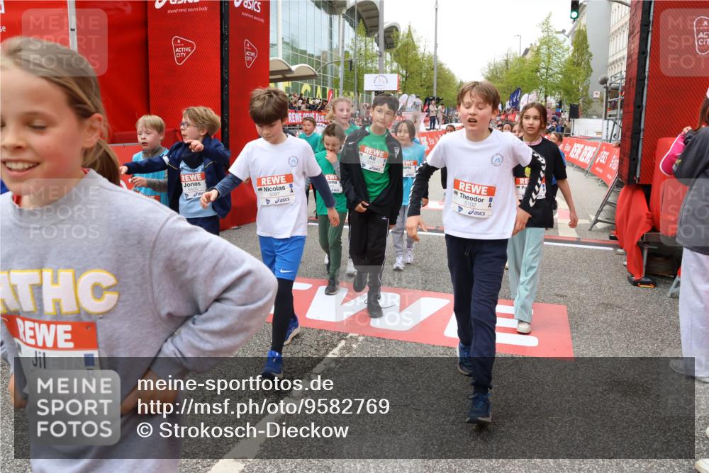 25.04.2026 - Das Zehntel Strokosch-Dieckow http://msf.ph/oto/9582769 25.04.2026 10:57:46 Ziel 3995, 5097, 5441, 5531, 5709, 5854, 5929, 6149, 6294, 6309, 6403, 6530, 6551, 6916, 6996, 7008, 7714, 7727, 7802, 7888, 7932, 8035, 3995, 5097, 5441, 5531, 5709, 5854, 5929, 6149, 6294, 6309, 6403, 6530, 6551, 6916, 6996, 7008, 7714, 7727, 7802, 7888, 7932, 8035 meine-sportfotos.de