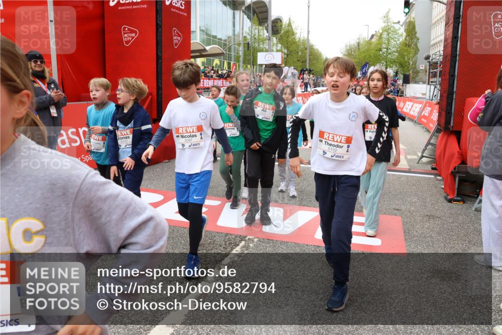 25.04.2026 - Das Zehntel Strokosch-Dieckow http://msf.ph/oto/9582794 25.04.2026 10:57:46 Ziel 3995, 5097, 5441, 5531, 5709, 5854, 5929, 6149, 6294, 6309, 6403, 6530, 6551, 6916, 6996, 7008, 7714, 7727, 7802, 7888, 7932, 8035, 3995, 5097, 5441, 5531, 5709, 5854, 5929, 6149, 6294, 6309, 6403, 6530, 6551, 6916, 6996, 7008, 7714, 7727, 7802, 7888, 7932, 8035 meine-sportfotos.de