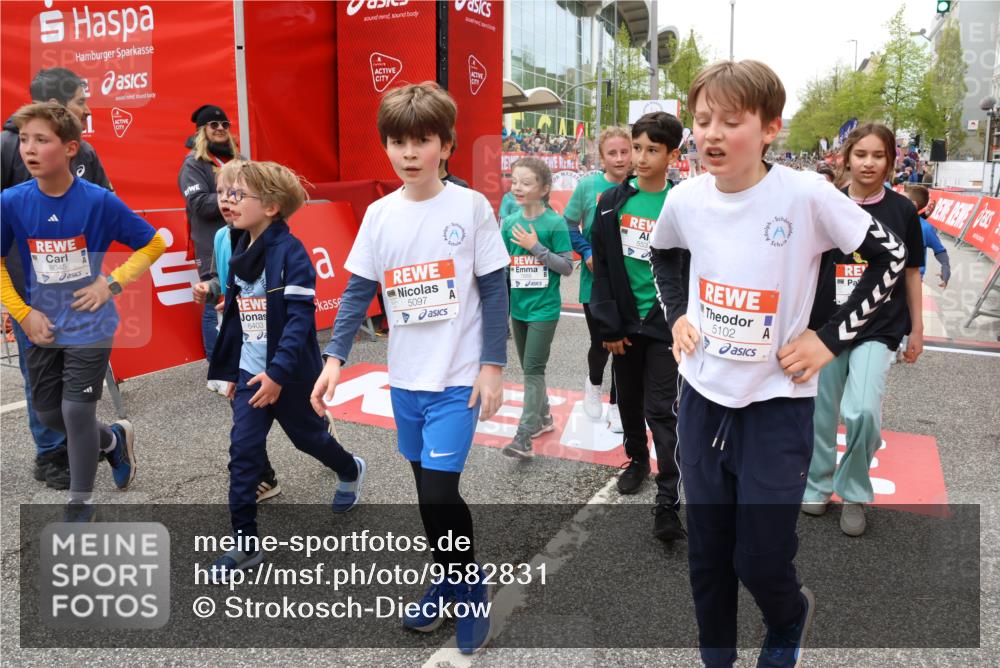 25.04.2026 - Das Zehntel Strokosch-Dieckow http://msf.ph/oto/9582831 25.04.2026 10:57:46 Ziel 3995, 5097, 5441, 5531, 5709, 5854, 5929, 6149, 6294, 6309, 6403, 6530, 6551, 6916, 6996, 7008, 7714, 7727, 7802, 7888, 7932, 8035, 3995, 5097, 5441, 5531, 5709, 5854, 5929, 6149, 6294, 6309, 6403, 6530, 6551, 6916, 6996, 7008, 7714, 7727, 7802, 7888, 7932, 8035 meine-sportfotos.de
