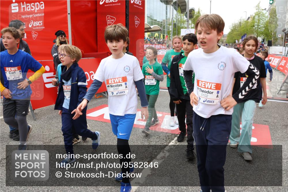 25.04.2026 - Das Zehntel Strokosch-Dieckow http://msf.ph/oto/9582846 25.04.2026 10:57:46 Ziel 3995, 5097, 5441, 5531, 5709, 5854, 5929, 6149, 6294, 6309, 6403, 6530, 6551, 6916, 6996, 7008, 7714, 7727, 7802, 7888, 7932, 8035, 3995, 5097, 5441, 5531, 5709, 5854, 5929, 6149, 6294, 6309, 6403, 6530, 6551, 6916, 6996, 7008, 7714, 7727, 7802, 7888, 7932, 8035 meine-sportfotos.de
