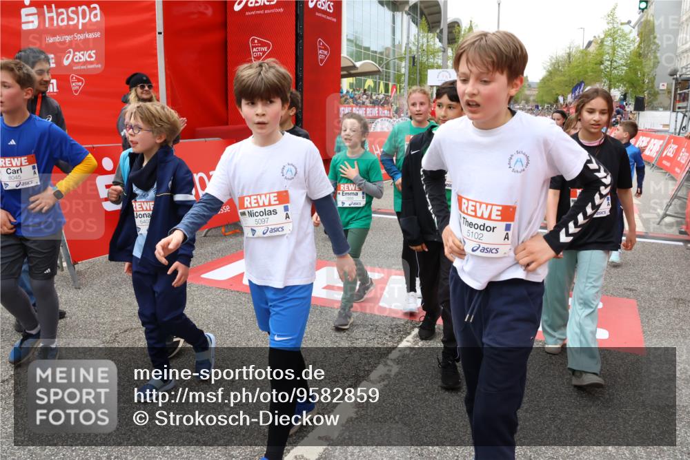 25.04.2026 - Das Zehntel Strokosch-Dieckow http://msf.ph/oto/9582859 25.04.2026 10:57:47 Ziel 3995, 5097, 5441, 5531, 5617, 5709, 5854, 5929, 6118, 6149, 6294, 6309, 6403, 6530, 6551, 6996, 7008, 7714, 7727, 7802, 7888, 7932, 3995, 5097, 5441, 5531, 5617, 5709, 5854, 5929, 6118, 6149, 6294, 6309, 6403, 6530, 6551, 6996, 7008, 7714, 7727, 7802, 7888, 7932 meine-sportfotos.de