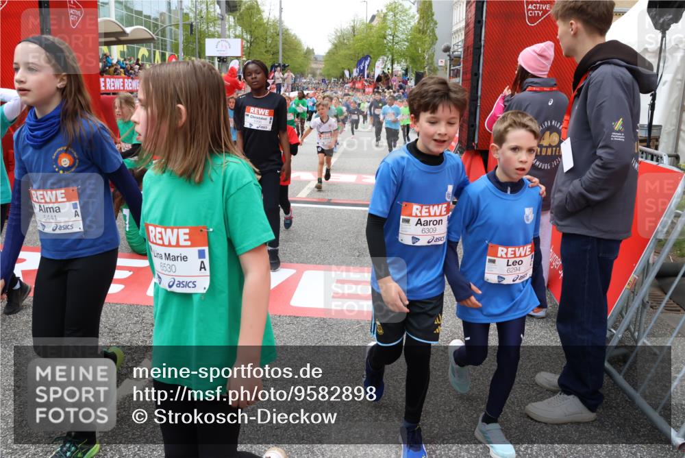 25.04.2026 - Das Zehntel Strokosch-Dieckow http://msf.ph/oto/9582898 25.04.2026 10:57:49 Ziel 3995, 5441, 5617, 5709, 5854, 5929, 6118, 6149, 6215, 6294, 6309, 6530, 6551, 6903, 6996, 7008, 7060, 7291, 7594, 7714, 7727, 7888, 7932, 3995, 5441, 5617, 5709, 5854, 5929, 6118, 6149, 6215, 6294, 6309, 6530, 6551, 6903, 6996, 7008, 7060, 7291, 7594, 7714, 7727, 7888, 7932 meine-sportfotos.de
