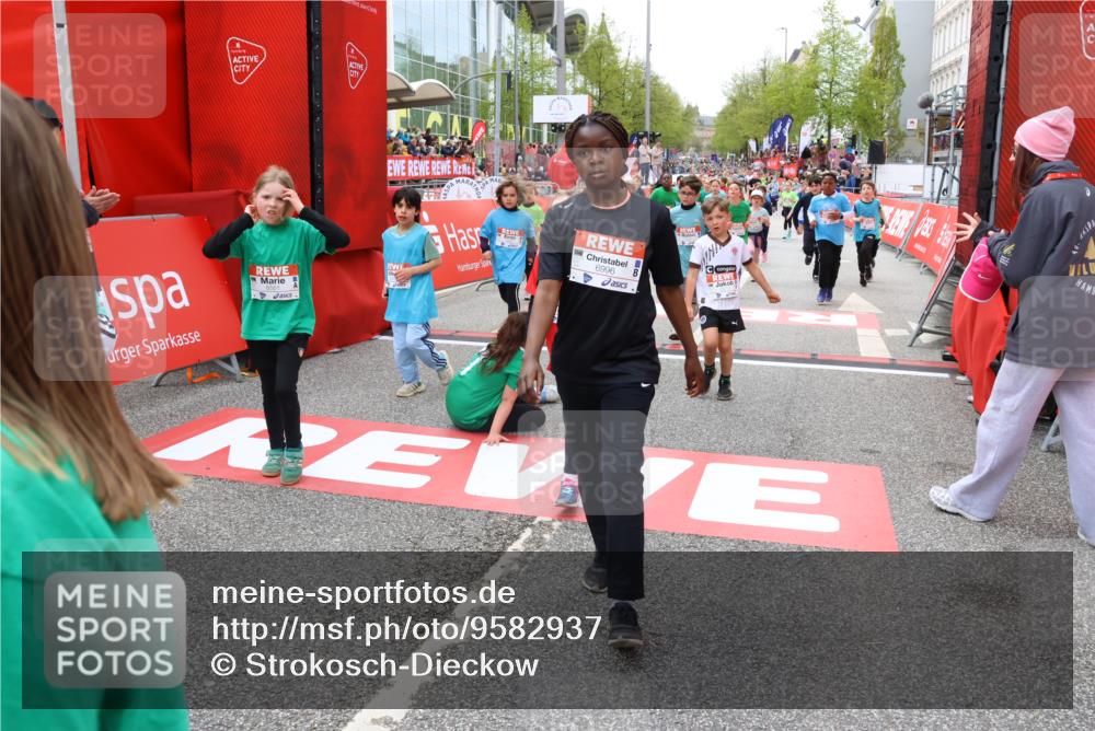 25.04.2026 - Das Zehntel Strokosch-Dieckow http://msf.ph/oto/9582937 25.04.2026 10:57:51 Ziel 5441, 5561, 5617, 5773, 5854, 5867, 5913, 5929, 6118, 6149, 6215, 6280, 6294, 6309, 6551, 6670, 6903, 6915, 6996, 7060, 7072, 7291, 7594, 7714, 7727, 7811, 5441, 5561, 5617, 5773, 5854, 5867, 5913, 5929, 6118, 6149, 6215, 6280, 6294, 6309, 6551, 6670, 6903, 6915, 6996, 7060, 7072, 7291, 7594, 7714, 7727, 7811 meine-sportfotos.de
