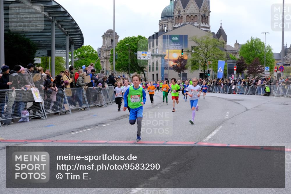 25.04.2026 - Das Zehntel Tim E. http://msf.ph/oto/9583290 25.04.2026 12:52:43 Ziel 10114, 10119, 10169, 10178, 10238, 10241, 10498, 10570, 10789, 10827, 10830, 10844, 10847, 10959, 11094, 11136, 11312, 11313, 11464, 11478, 11479, 11520, 11639, 11807, 11959, 11975, 12386, 12408, 12430, 12681, 12689, 12696, 12805, 12983, 12987 meine-sportfotos.de