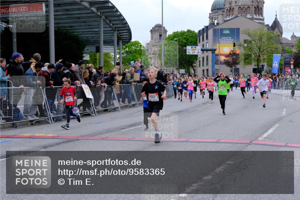 25.04.2026 - Das Zehntel Tim E. http://msf.ph/oto/9583365 25.04.2026 12:52:51 Ziel 10083, 10114, 10119, 10209, 10475, 10482, 10483, 10844, 10898, 11017, 11094, 11234, 11235, 11269, 11464, 11478, 11520, 11632, 11639, 11653, 11658, 11667, 11743, 12386, 12408, 12689, 12755, 12805, 12872, 13026 meine-sportfotos.de