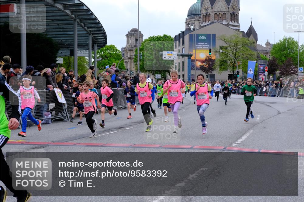 25.04.2026 - Das Zehntel Tim E. http://msf.ph/oto/9583392 25.04.2026 12:52:54 Ziel 10083, 10114, 10119, 10209, 10452, 10475, 10482, 10483, 10583, 10591, 10898, 11007, 11017, 11234, 11235, 11260, 11269, 11308, 11632, 11639, 11653, 11658, 11667, 11743, 11895, 11985, 12386, 12408, 12755, 12805, 12872, 13026 meine-sportfotos.de