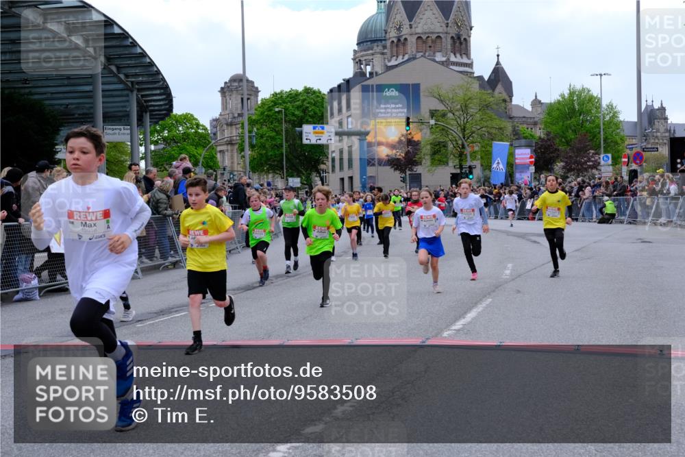 25.04.2026 - Das Zehntel Tim E. http://msf.ph/oto/9583508 25.04.2026 12:53:06 Ziel 10022, 10142, 10452, 10474, 10591, 10592, 10655, 10663, 10795, 10801, 10876, 11018, 11080, 11106, 11141, 11149, 11163, 11222, 11260, 11308, 11322, 11444, 11507, 11773, 11785, 11793, 11813, 11814, 11843, 11851, 11862, 11912, 11985, 12101, 12129, 12155, 12202, 12260, 12305, 12323, 12645, 12918, 12957 meine-sportfotos.de