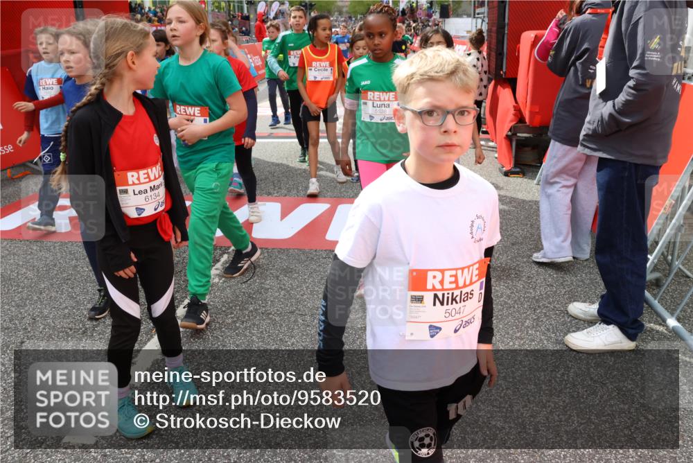 25.04.2026 - Das Zehntel Strokosch-Dieckow http://msf.ph/oto/9583520 25.04.2026 10:58:27 Ziel 5013, 5047, 5333, 5338, 5417, 5442, 5522, 5528, 5540, 5546, 5619, 6120, 6134, 6138, 6328, 6622, 6639, 6728, 6877, 6901, 7070, 7374, 7377, 7427, 7506, 7682, 7772, 7798, 7867, 7958, 5013, 5047, 5333, 5338, 5417, 5442, 5522, 5528, 5540, 5546, 5619, 6120, 6134, 6138, 6328, 6622, 6639, 6728, 6877, 6901, 7070, 7374, 7377, 7427, 7506, 7682, 7772, 7798, 7867, 7958 meine-sportfotos.de