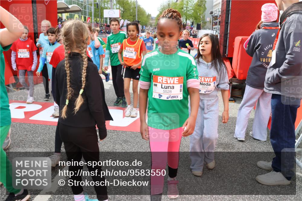 25.04.2026 - Das Zehntel Strokosch-Dieckow http://msf.ph/oto/9583550 25.04.2026 10:58:28 Ziel 5047, 5333, 5338, 5522, 5528, 5540, 5545, 5546, 5619, 6120, 6138, 6328, 6622, 6639, 6728, 6877, 6901, 7070, 7374, 7377, 7427, 7506, 7682, 7772, 7798, 7867, 7958, 5047, 5333, 5338, 5522, 5528, 5540, 5545, 5546, 5619, 6120, 6138, 6328, 6622, 6639, 6728, 6877, 6901, 7070, 7374, 7377, 7427, 7506, 7682, 7772, 7798, 7867, 7958 meine-sportfotos.de