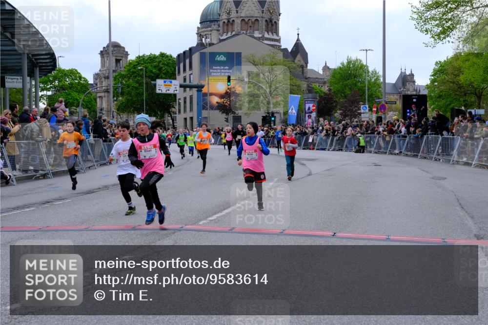 25.04.2026 - Das Zehntel Tim E. http://msf.ph/oto/9583614 25.04.2026 12:53:14 Ziel 10142, 10180, 10236, 10252, 10371, 10514, 11018, 11080, 11154, 11158, 11160, 11222, 11444, 11494, 11501, 11507, 11526, 11612, 11629, 11765, 11773, 11785, 11793, 11896, 11912, 12139, 12155, 12267, 12323, 12431, 12432, 12645, 12761, 12971 meine-sportfotos.de